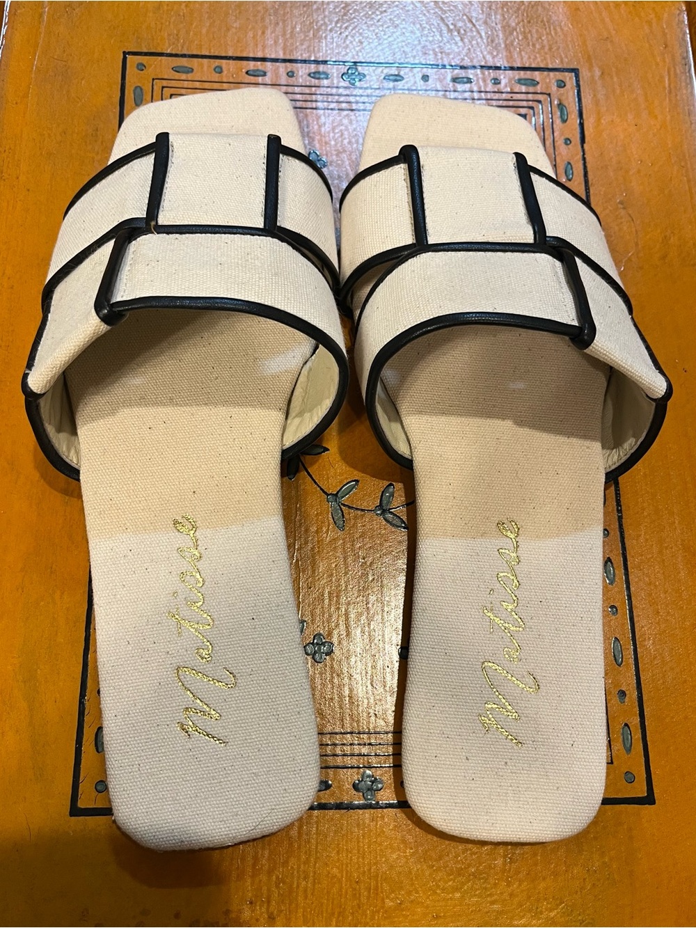 Matisse Beige Canvas Slide Sandals with Black Trim NWOT